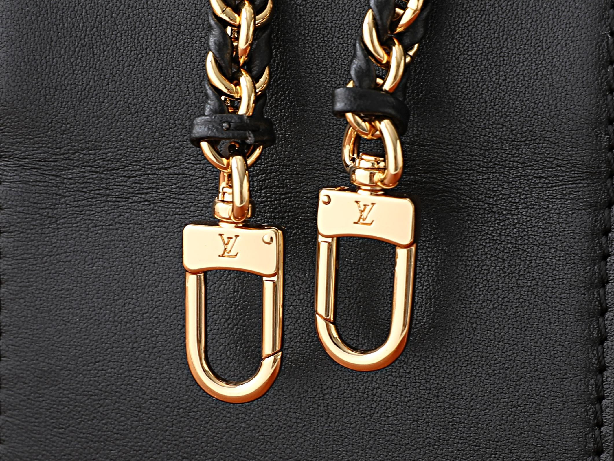 LV Vanity Chain Pouch M3A372 19x11.5x6.5cm