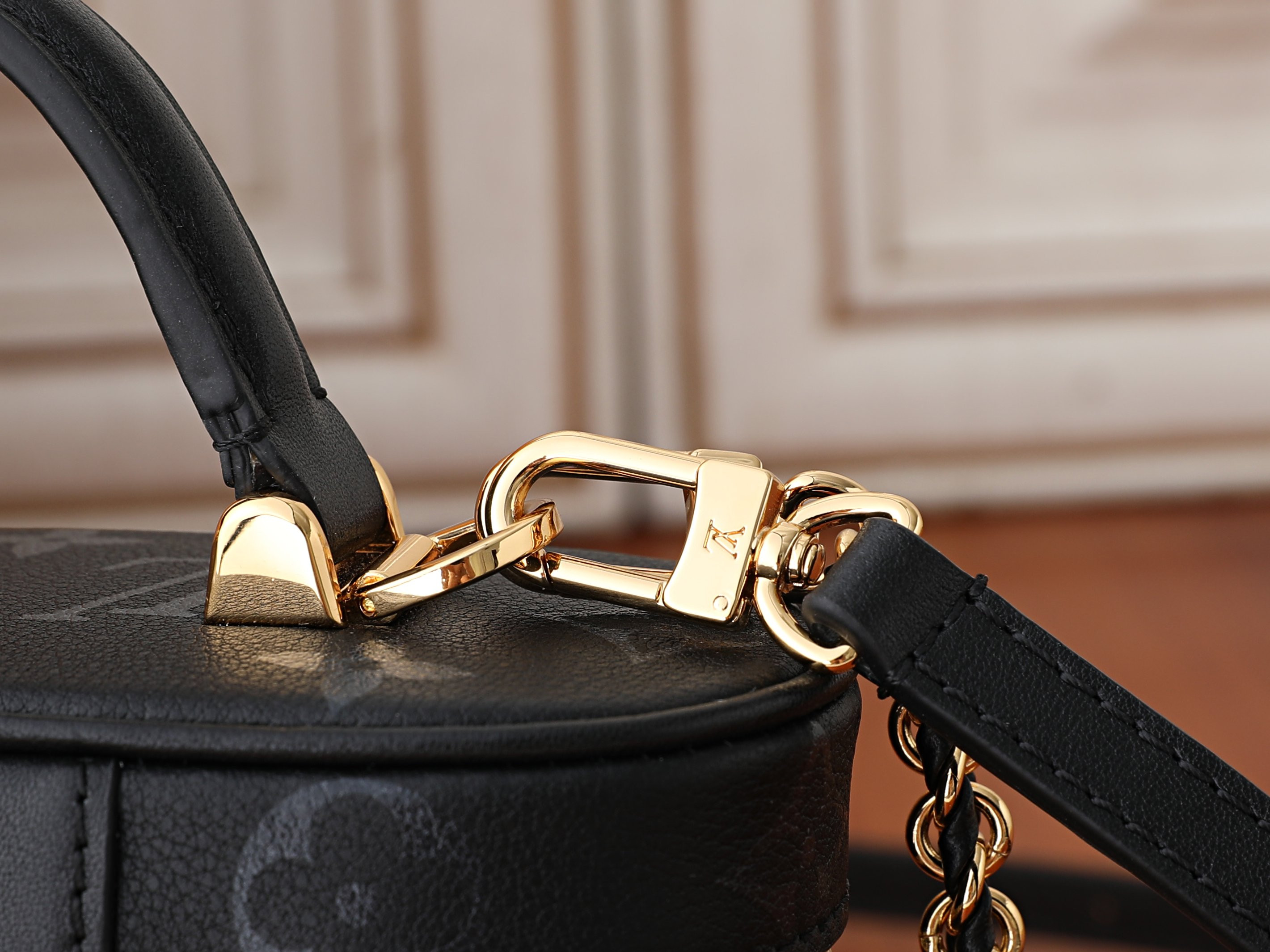LV Vanity Chain Pouch M3A372 19x11.5x6.5cm