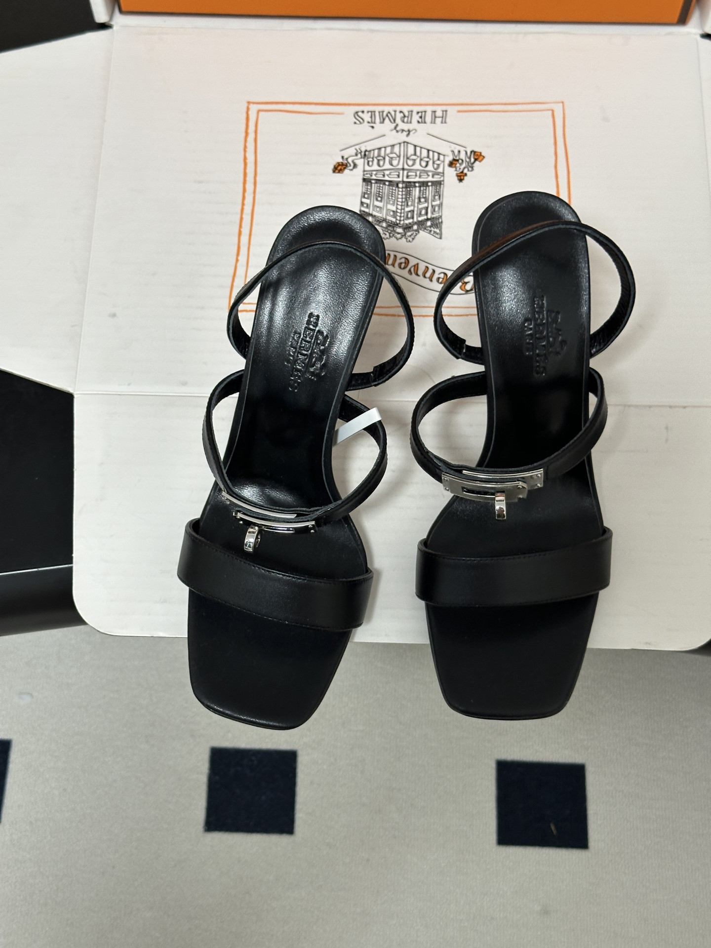 ua H**mes glamour sandals
