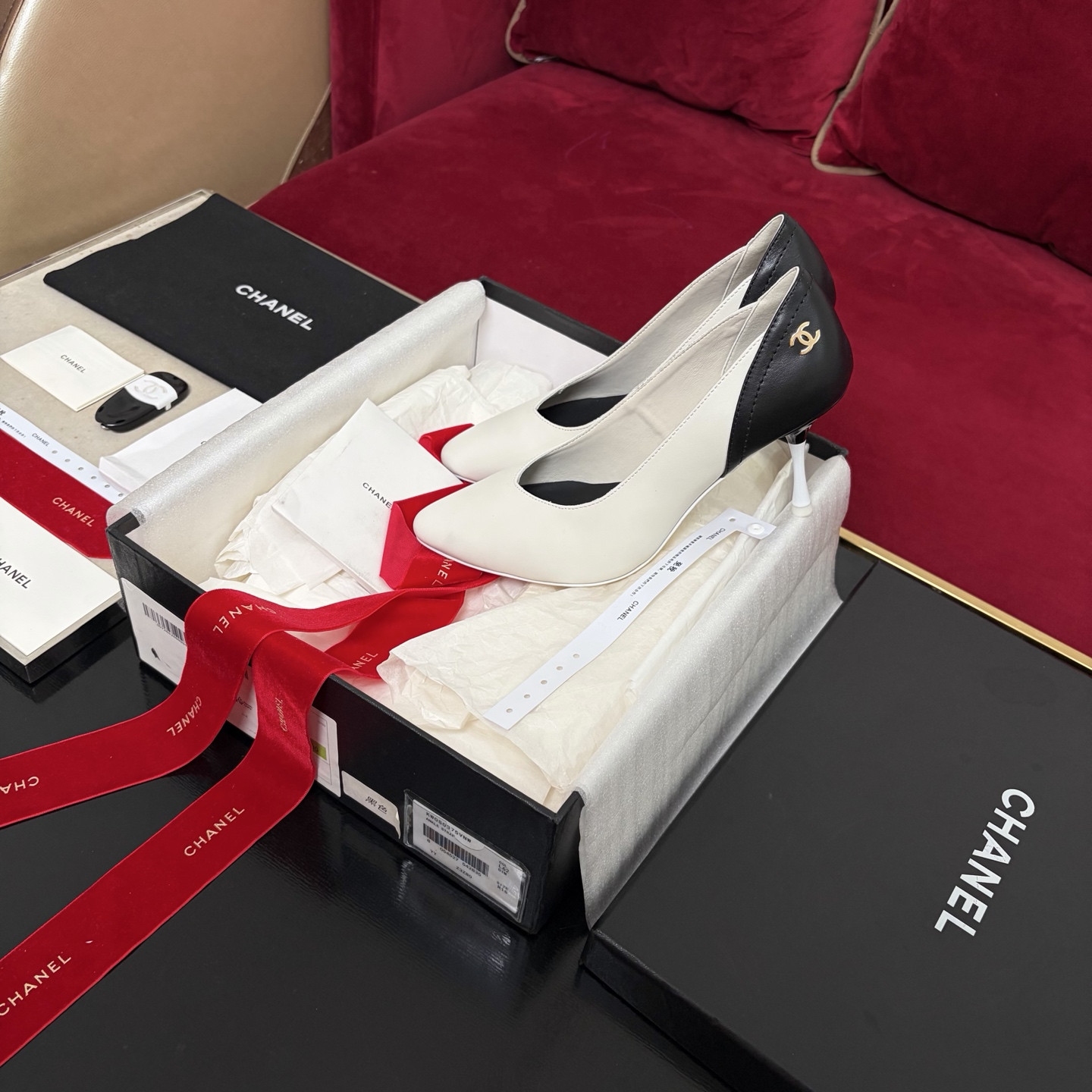 ua Ch*el pumps