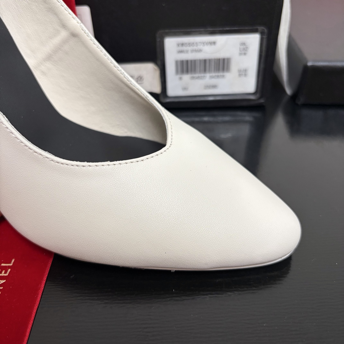 ua Ch*el pumps