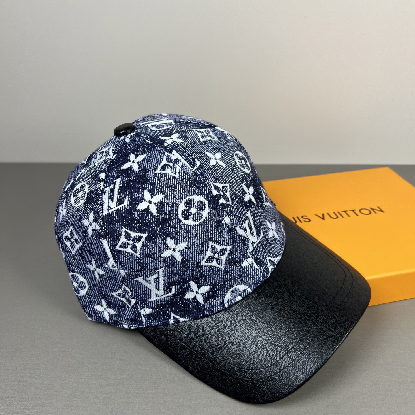 l0*is V*t0n baseball cap