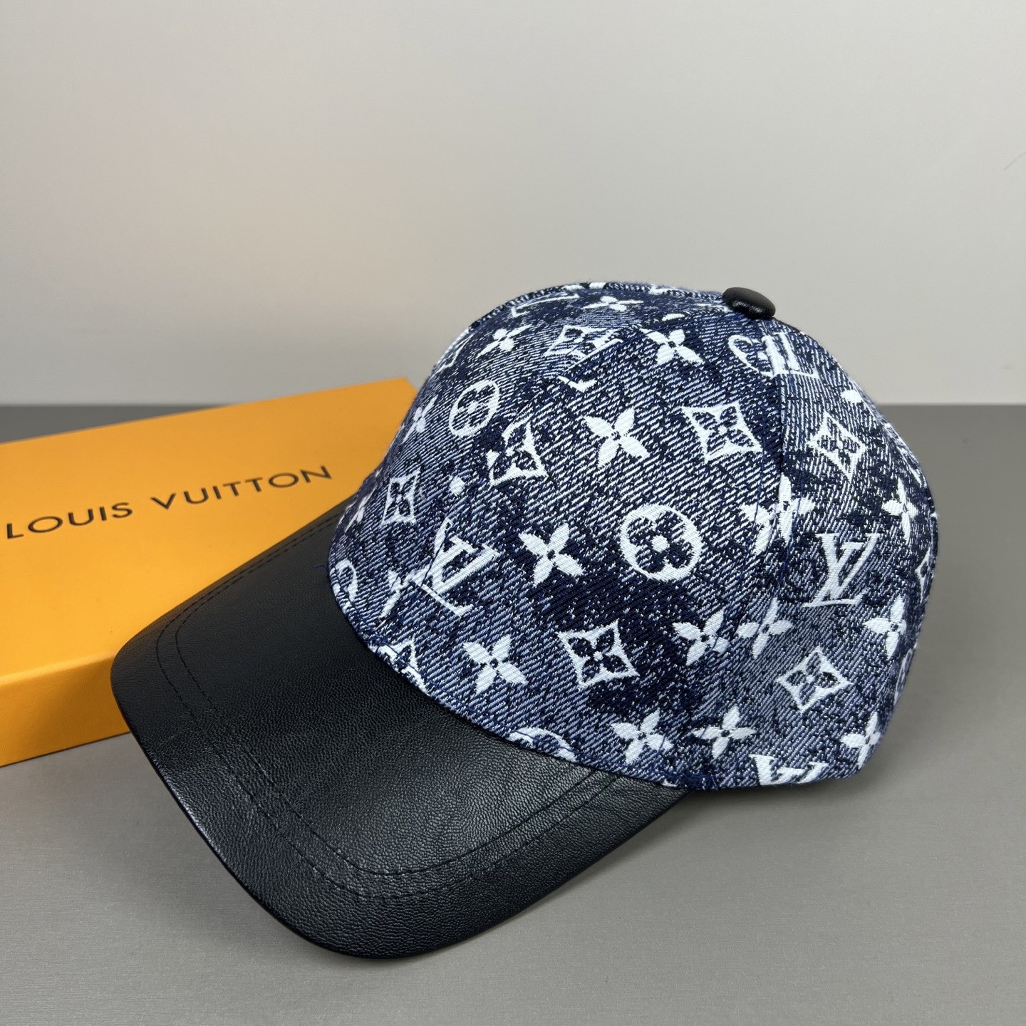 l0*is V*t0n baseball cap