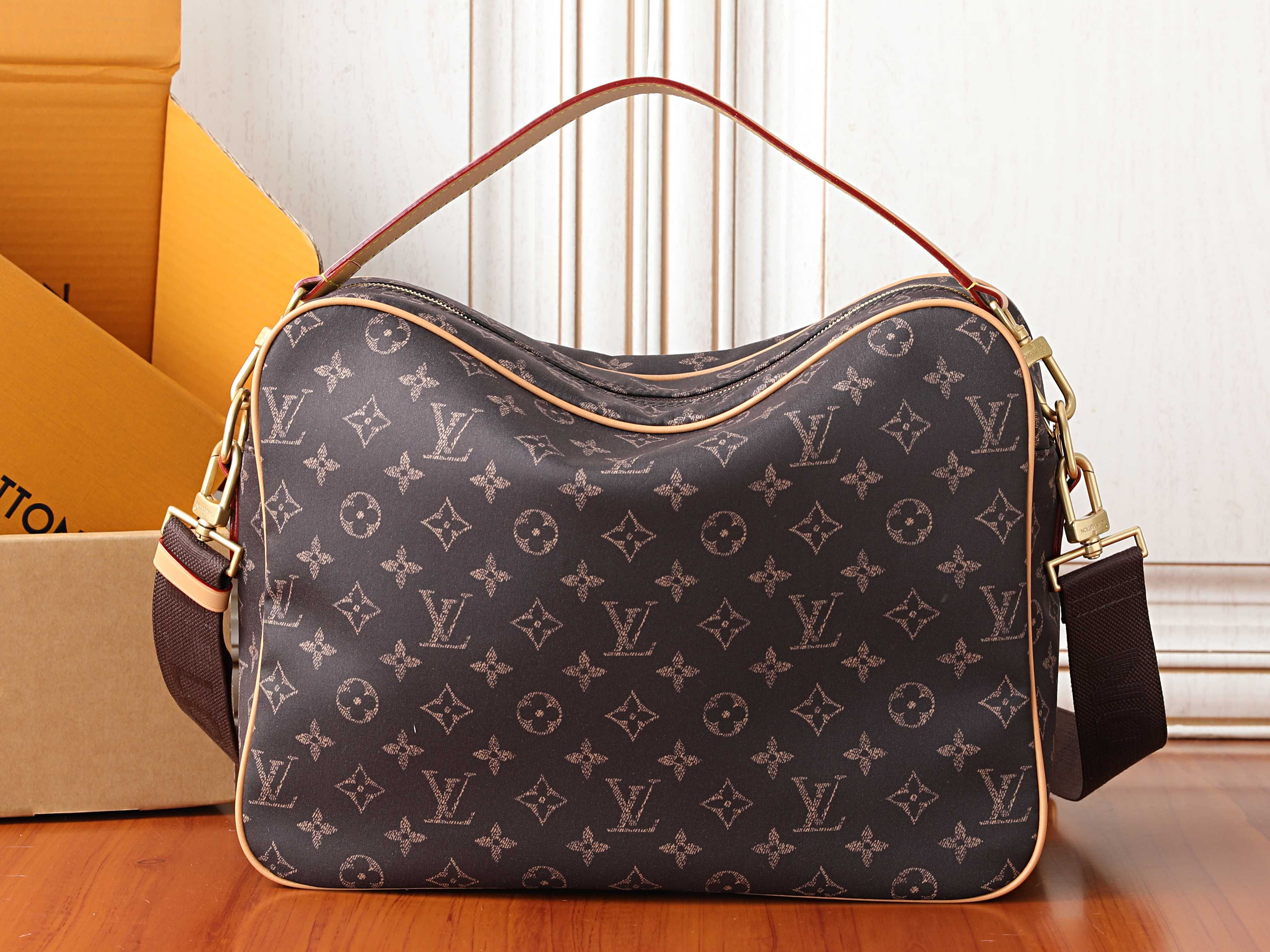 lv nil xl l0*is V*t0n silk tech m29853 37x26x19cm