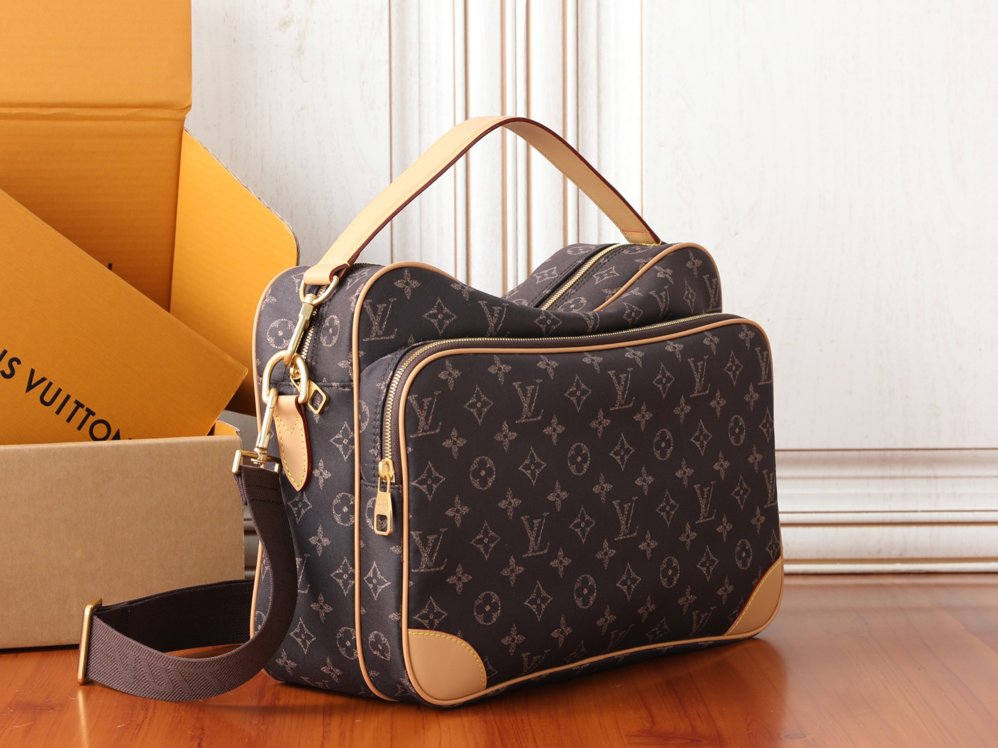 lv nil xl l0*is V*t0n silk tech m29853 37x26x19cm