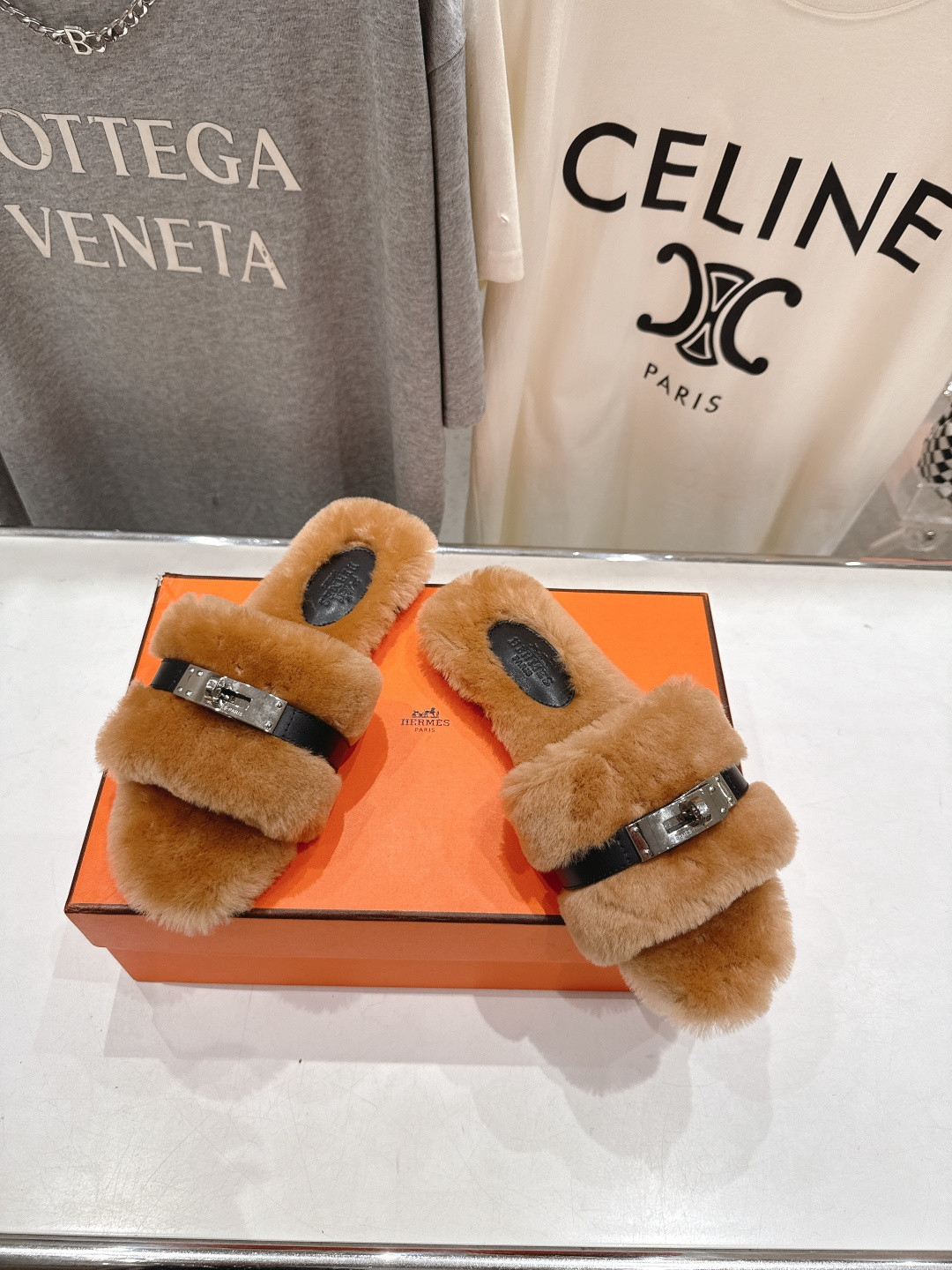 ua H**mes giulia sandal