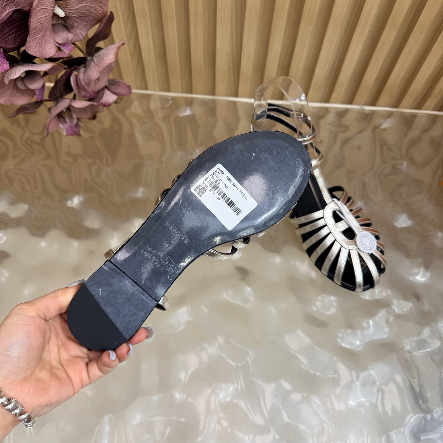 ua H**mes nour sandal