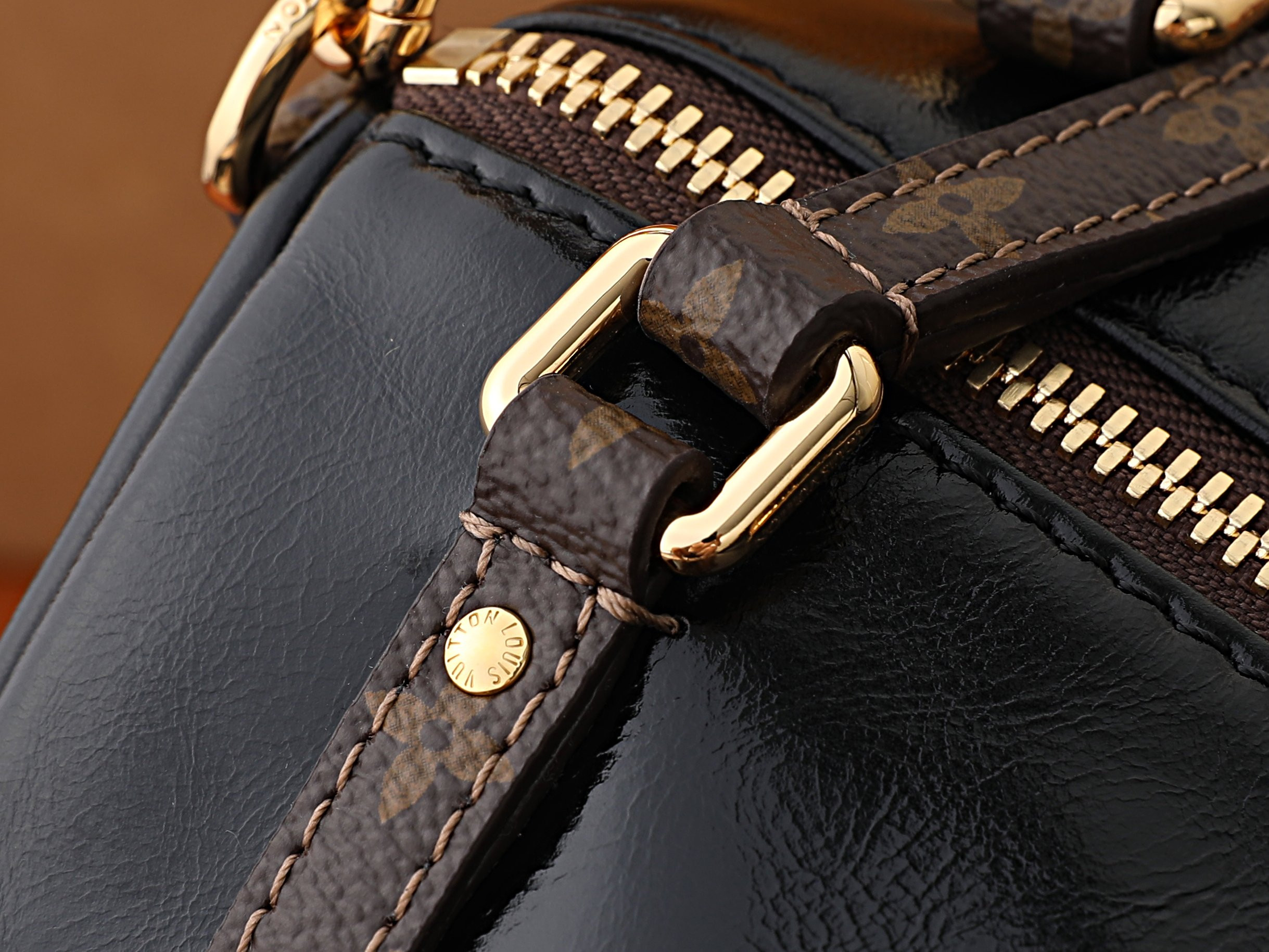LV Express MM M2B149 36 x 24 x 18.5 cm