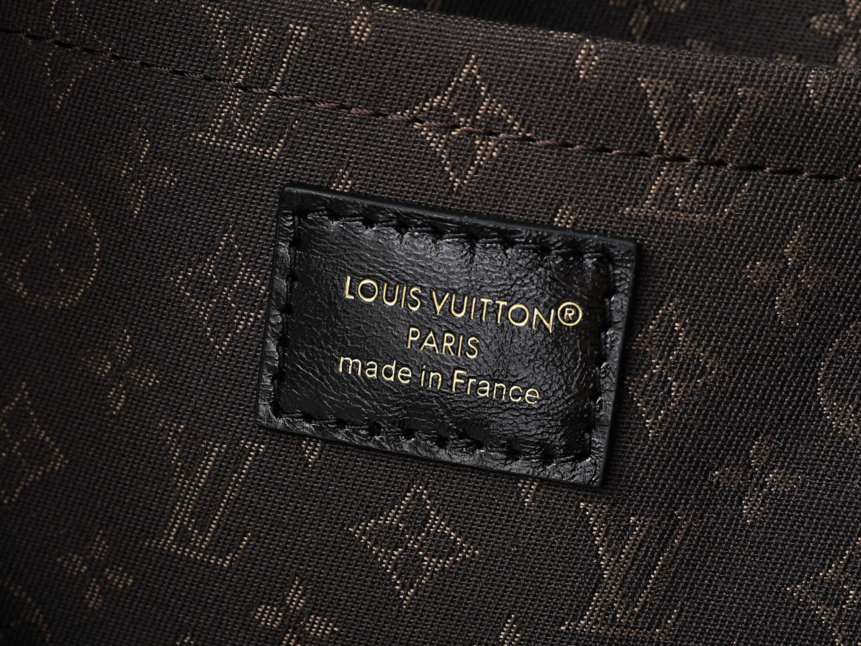 LV Express MM M2B149 36 x 24 x 18.5 cm