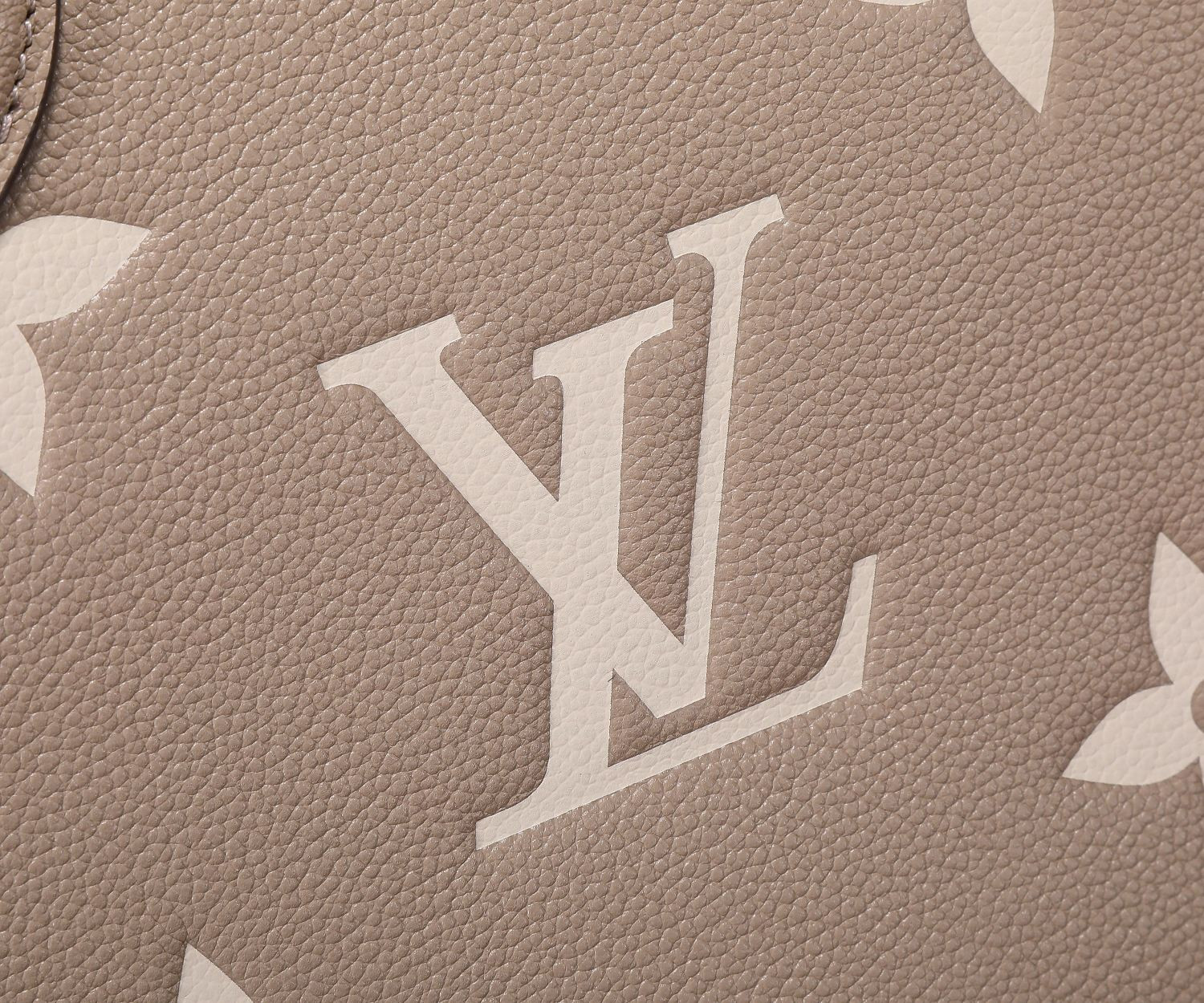 LV OnTheGo MM M45494 35 x 27 x 14 cm