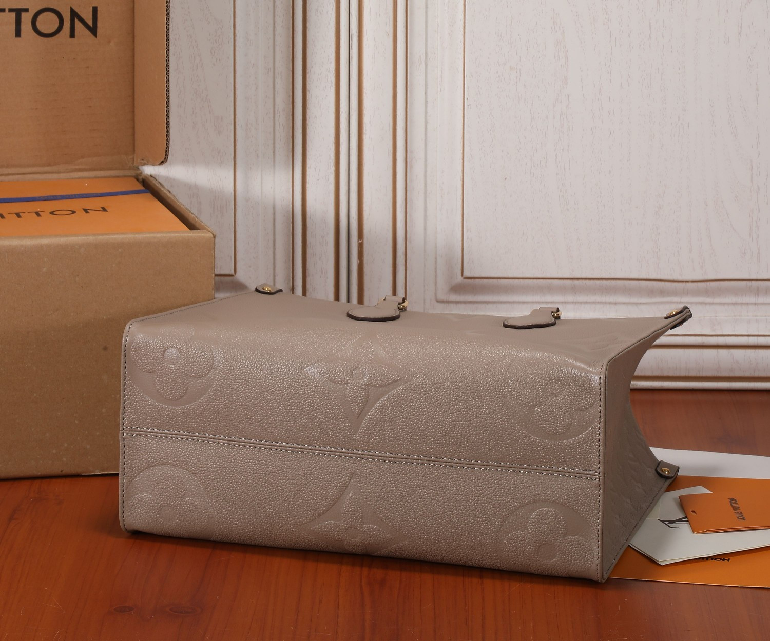 LV Onthego MM Tote Bag M45607 35 x 27 x 14 cm