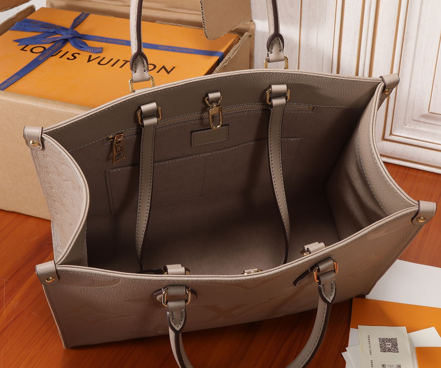 LV Onthego MM Tote Bag M45607 35 x 27 x 14 cm