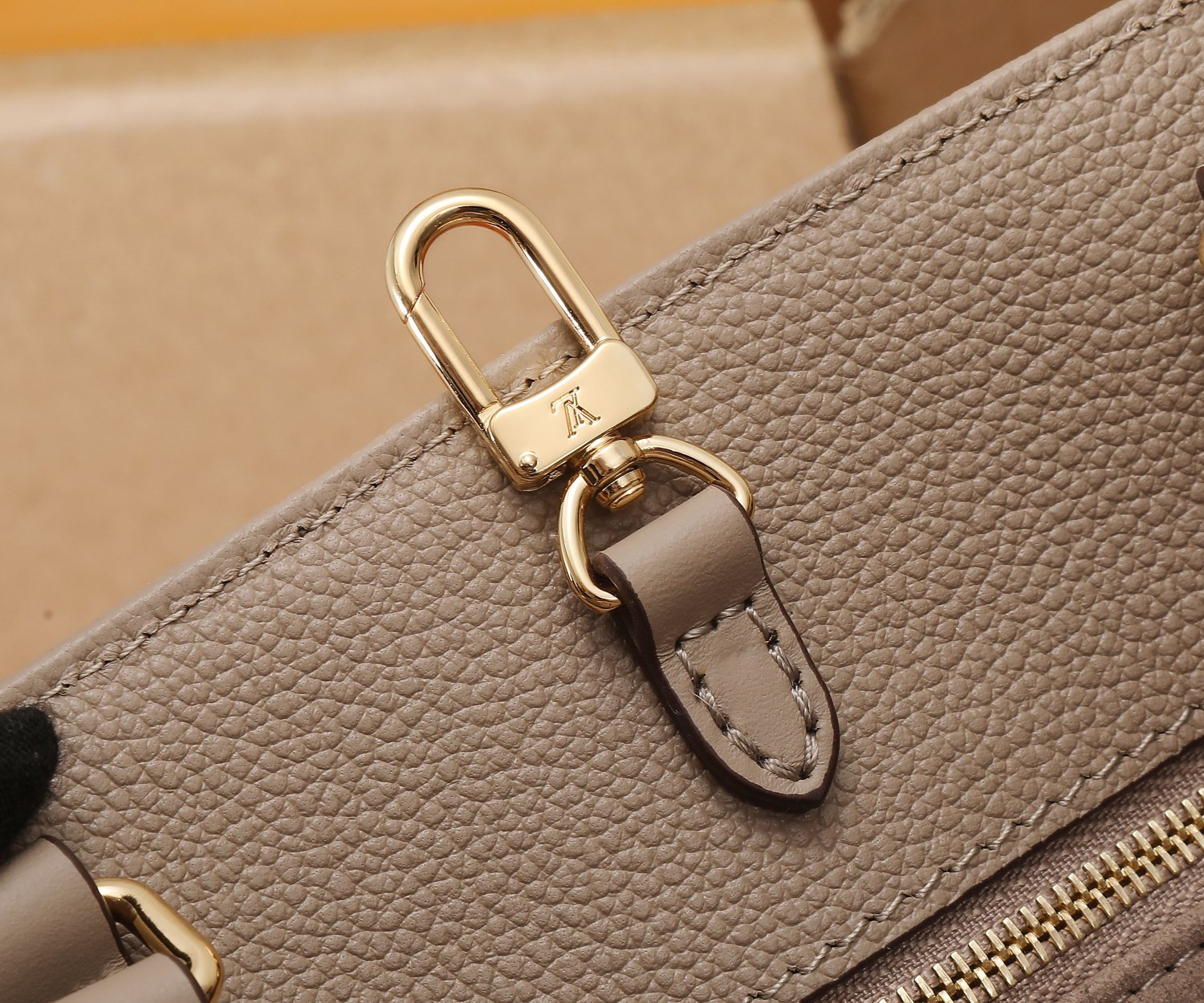 LV Onthego MM Tote Bag M45607 35 x 27 x 14 cm