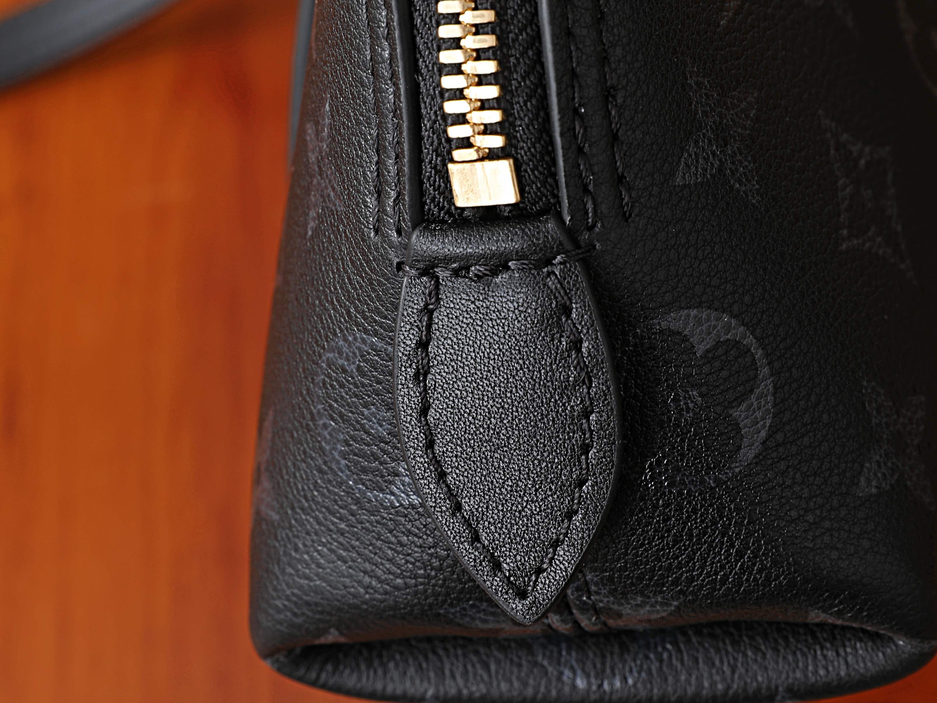LV Squire East-West M3A167 29 x 14 x 8 cm