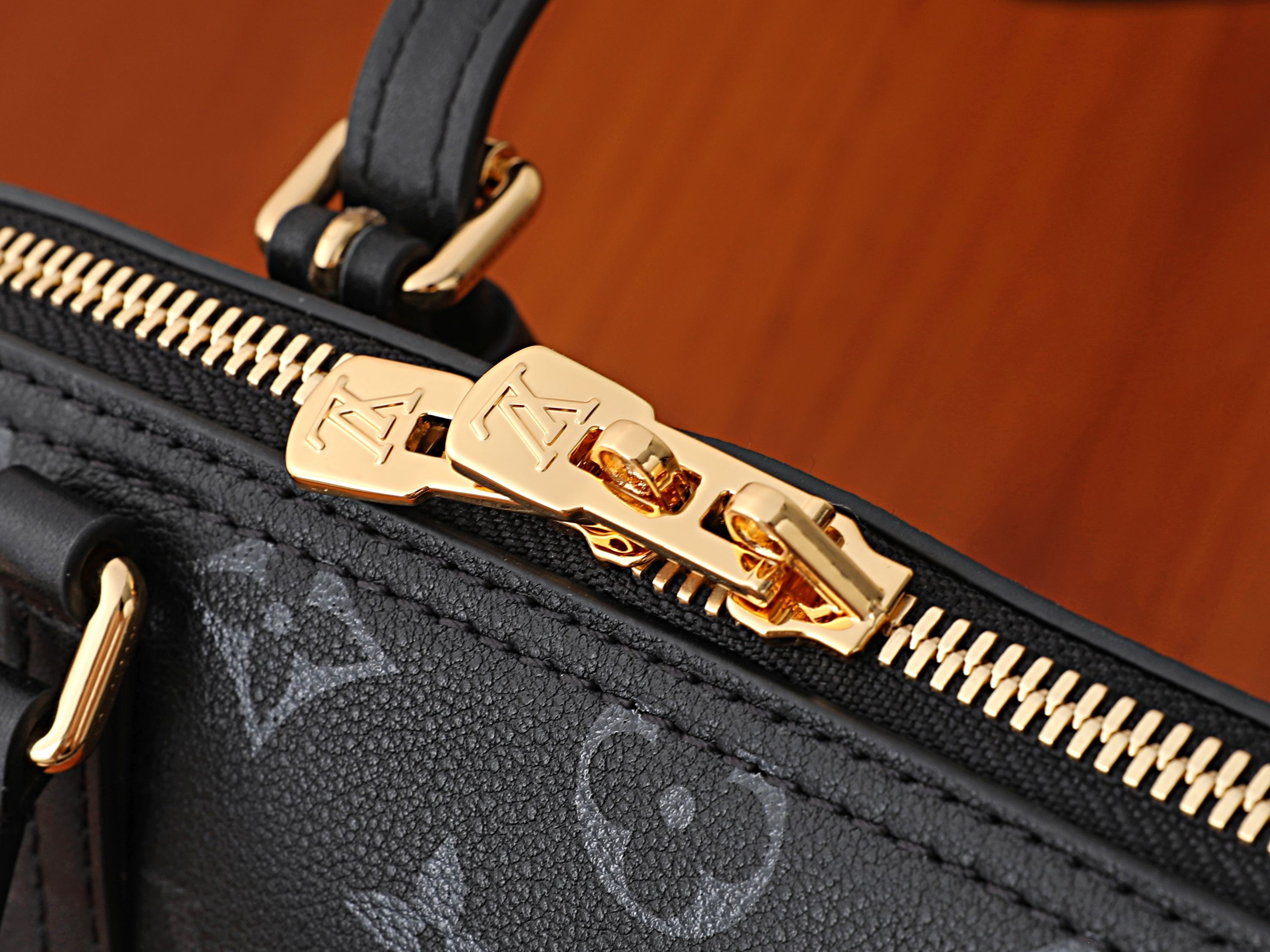 LV Squire East-West M3A167 29 x 14 x 8 cm