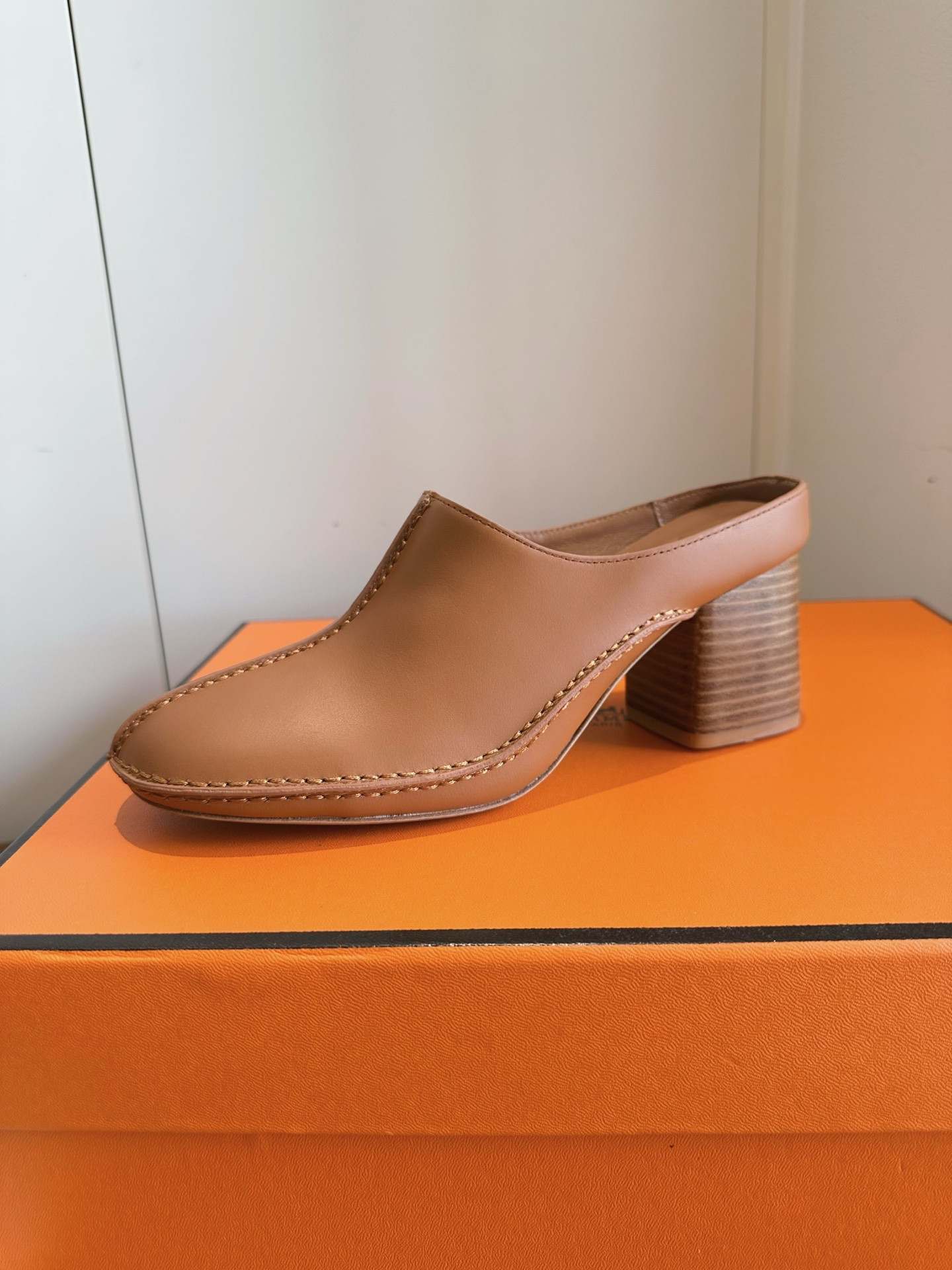 ua H**mes mystery mule