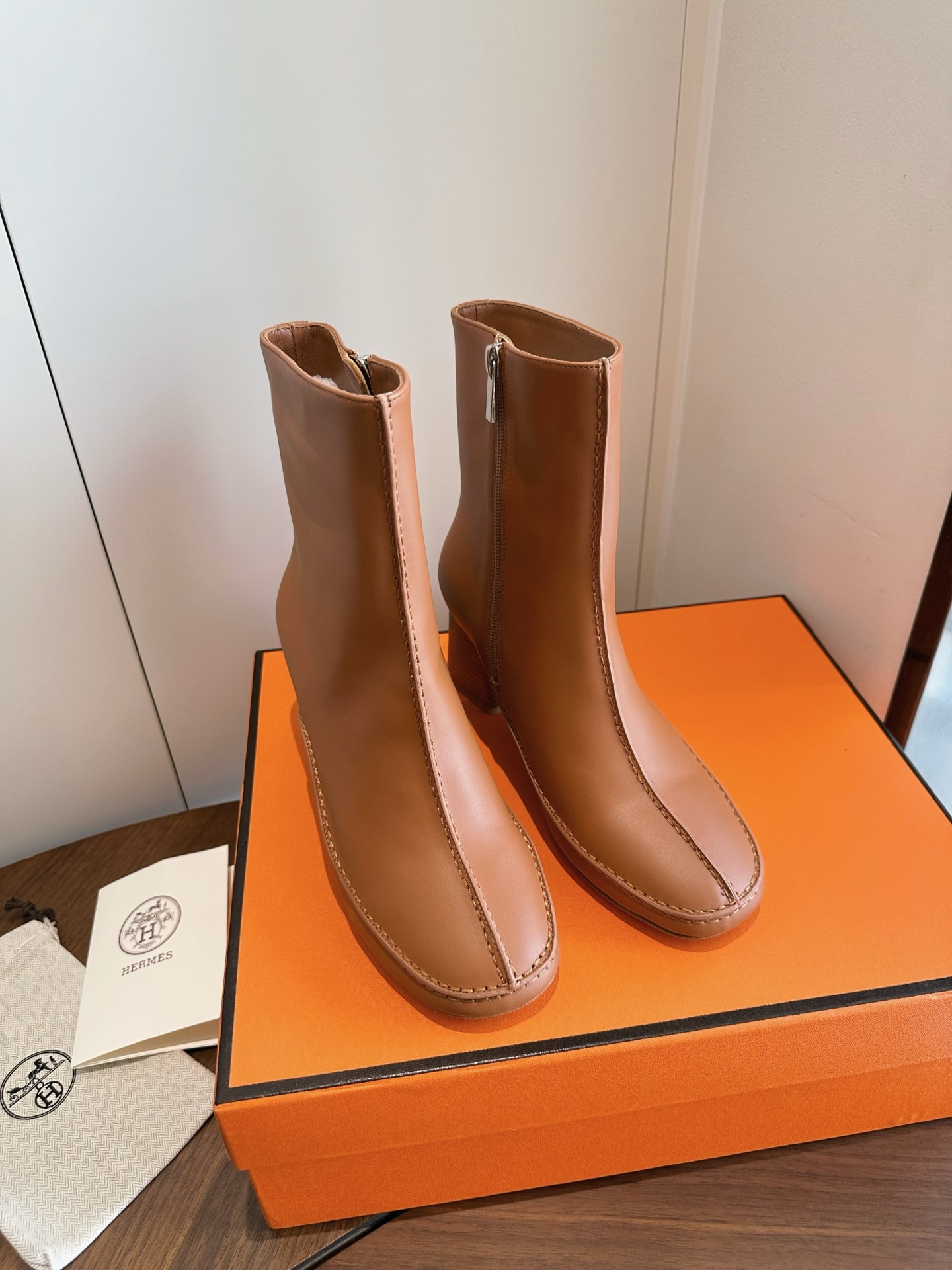 ua H**mes maureen ankle boot