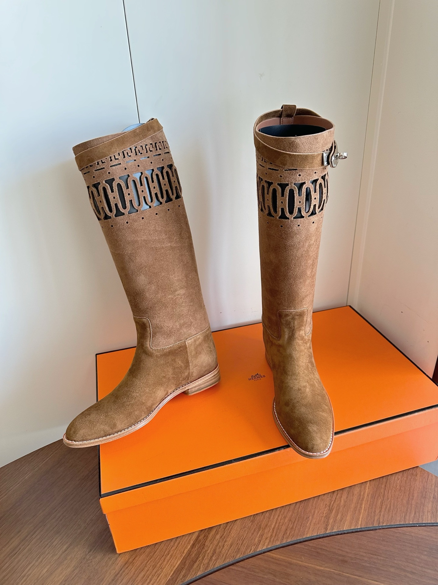 ua H**mes jumping boot