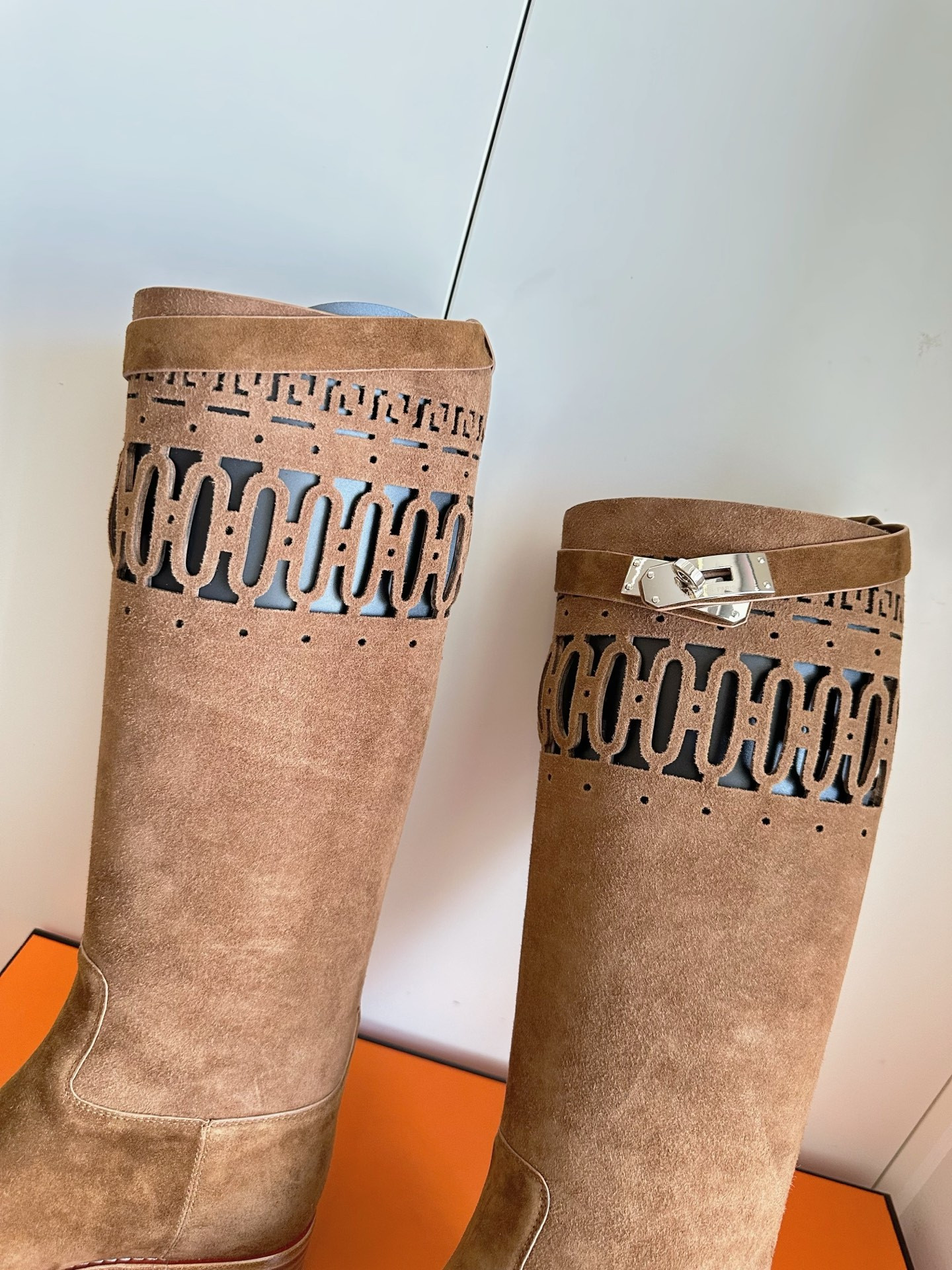 ua H**mes jumping boot