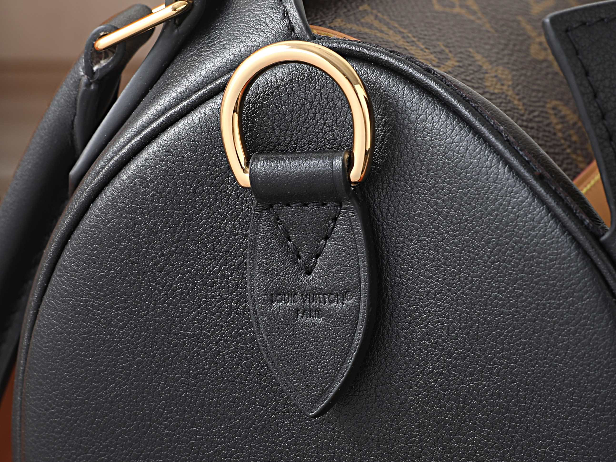 LV Speedpocket Bag M3A221 26 x 19 x 16 cm