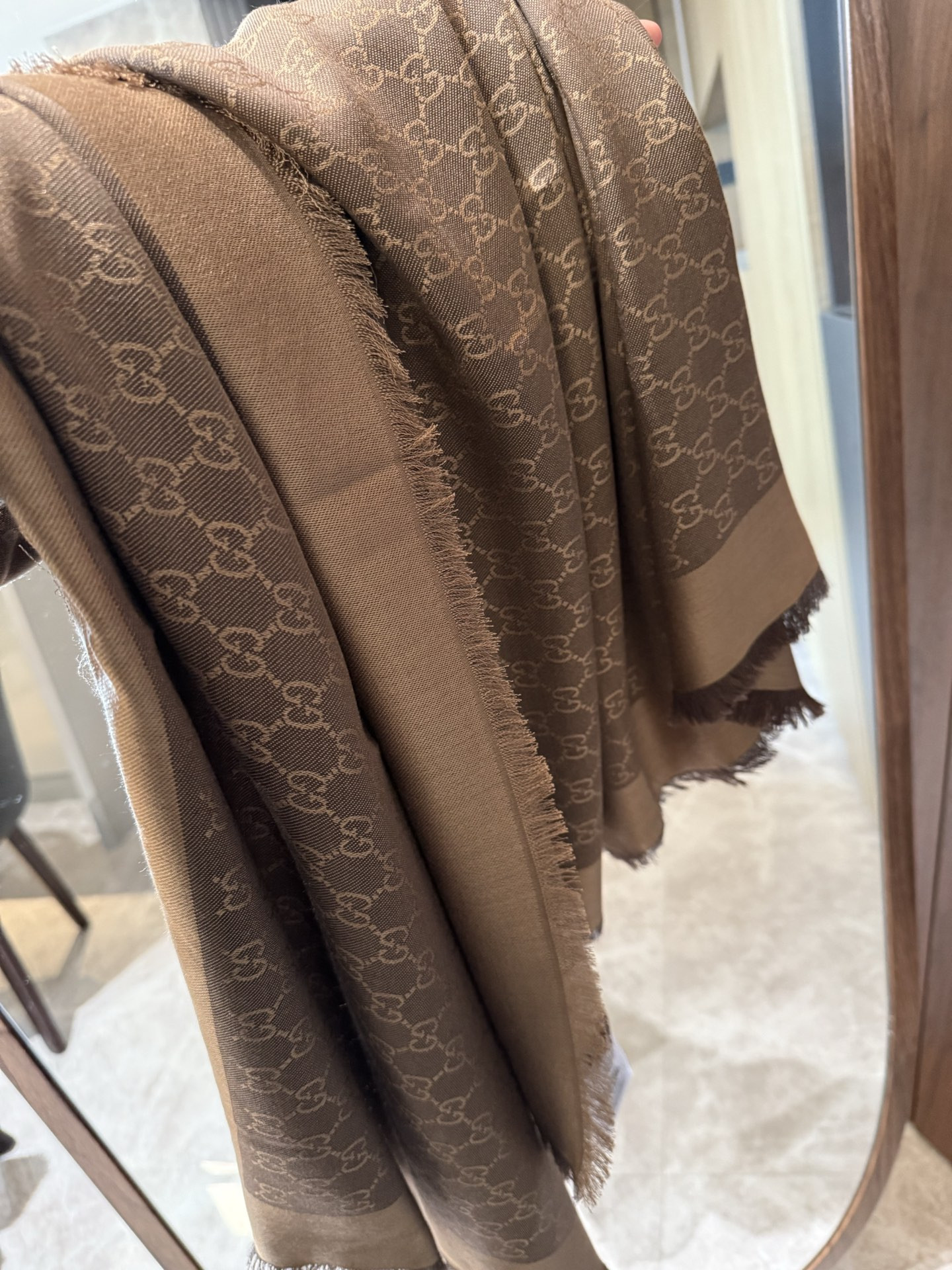 G*u*i scarf 140x140cm