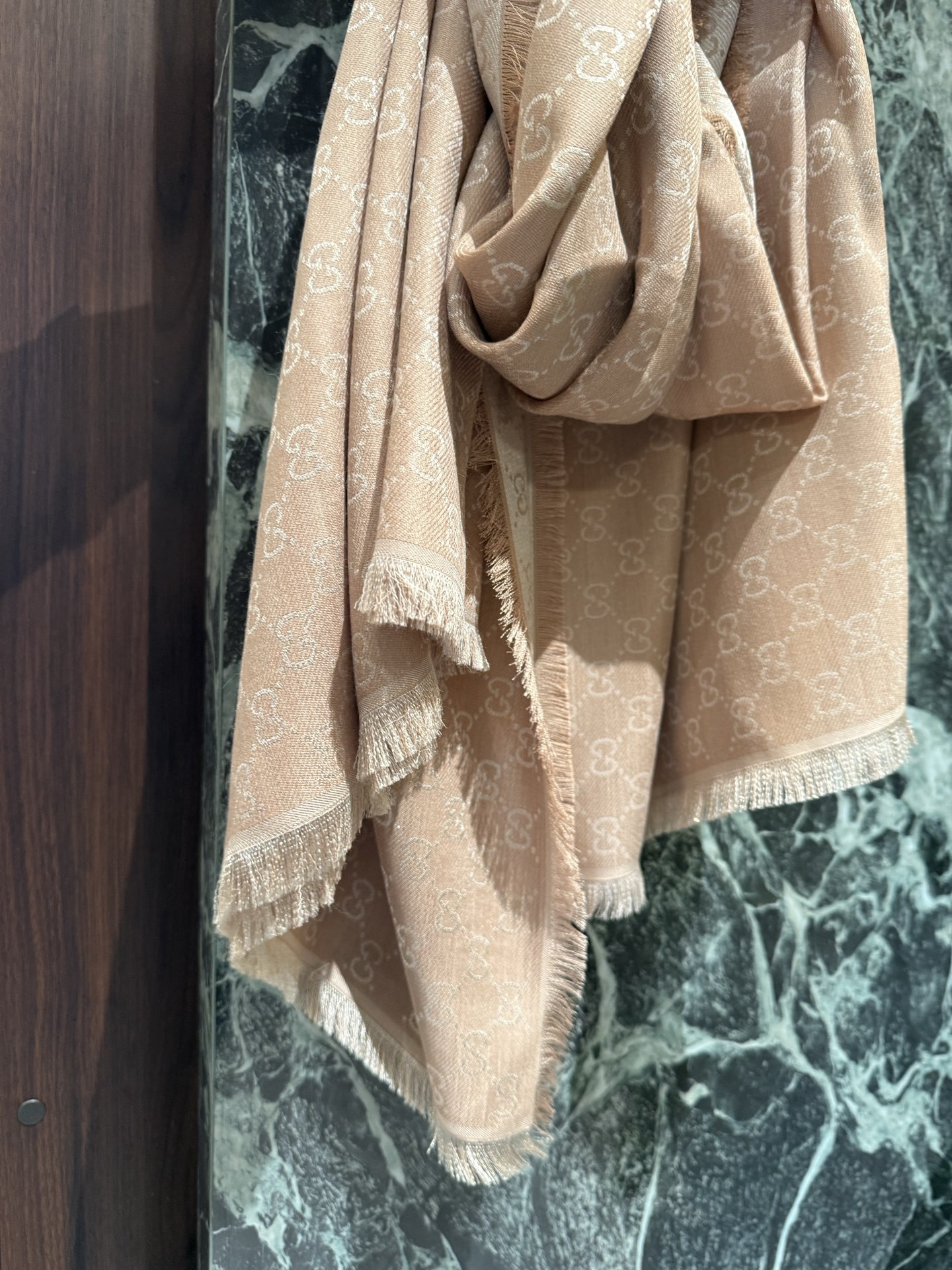 G*u*i scarf 140x140cm
