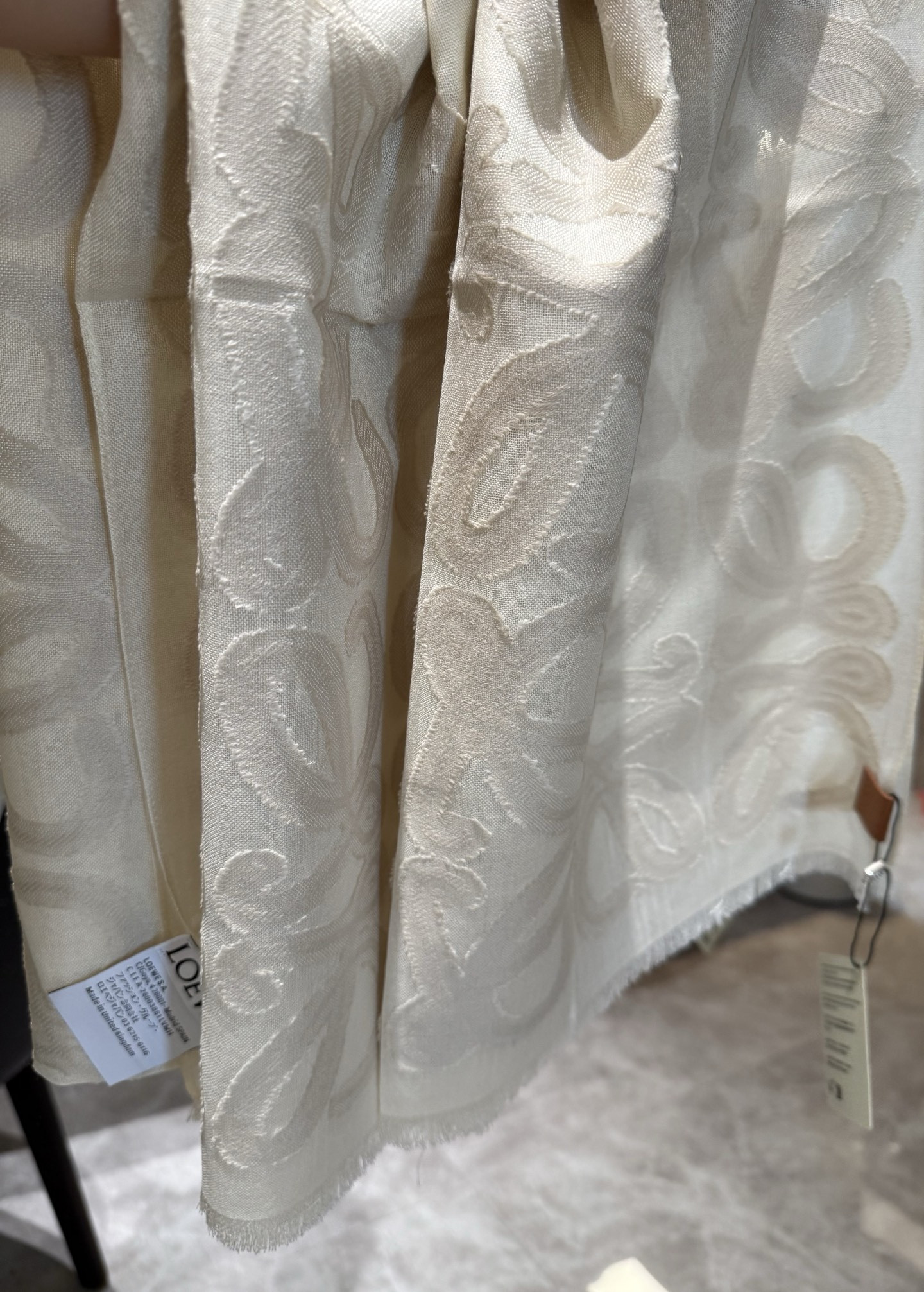 L0ew* scarf 60x180cm 42% cotton,41% wool,17% mulberry silk