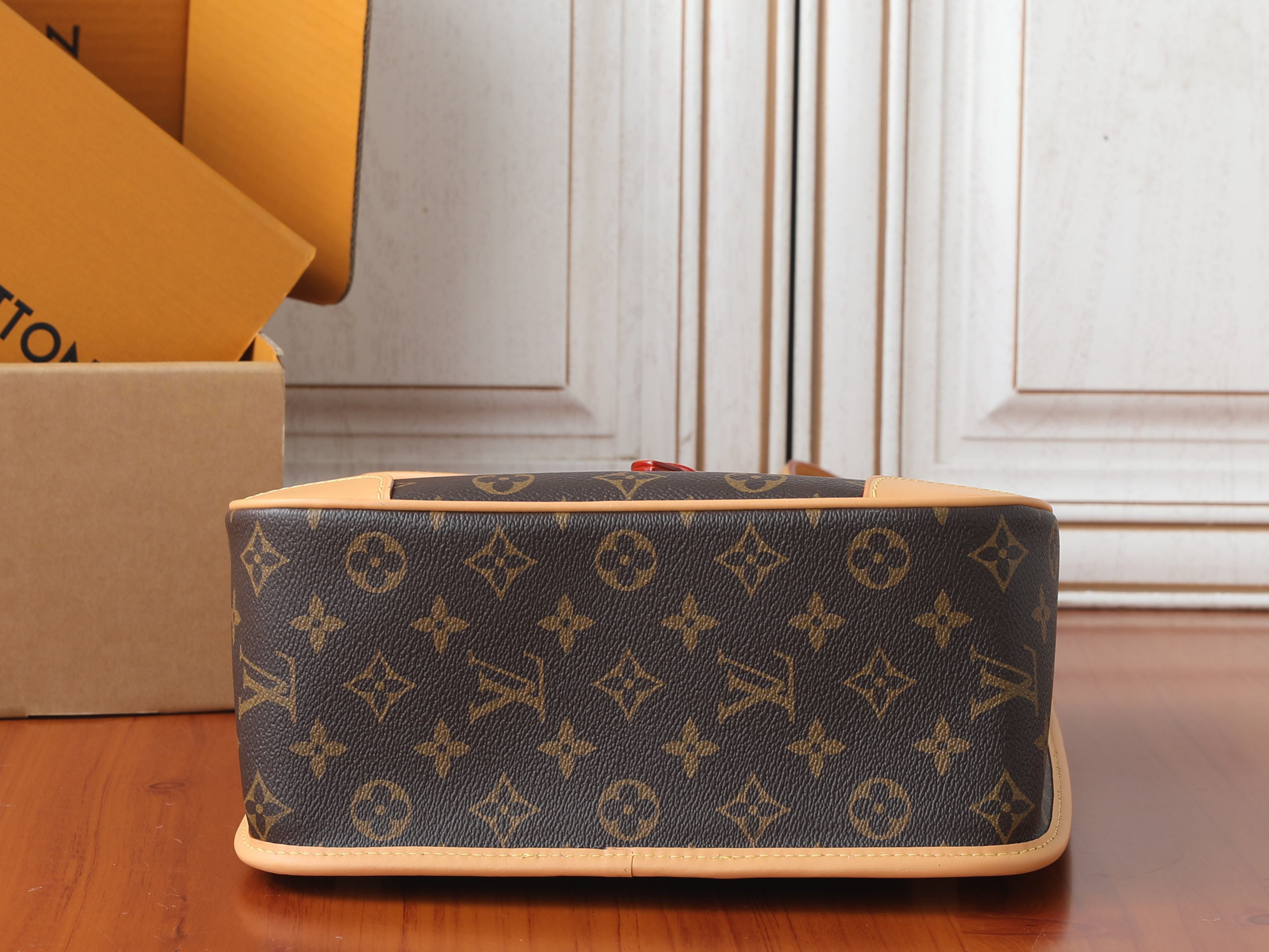 LV Diane Backpack MM M29631 26 x 31.5 x 11 cm