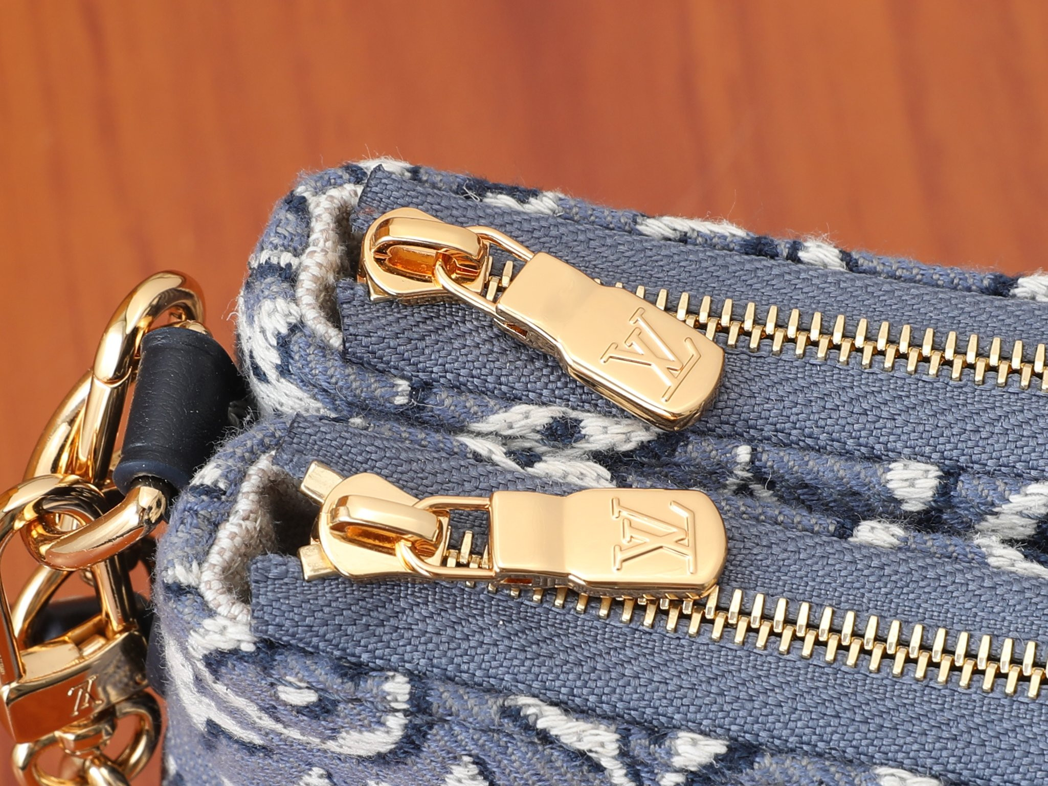 LV Liv Pochette M29895 24.5 x 13.5 x 6.5 cm