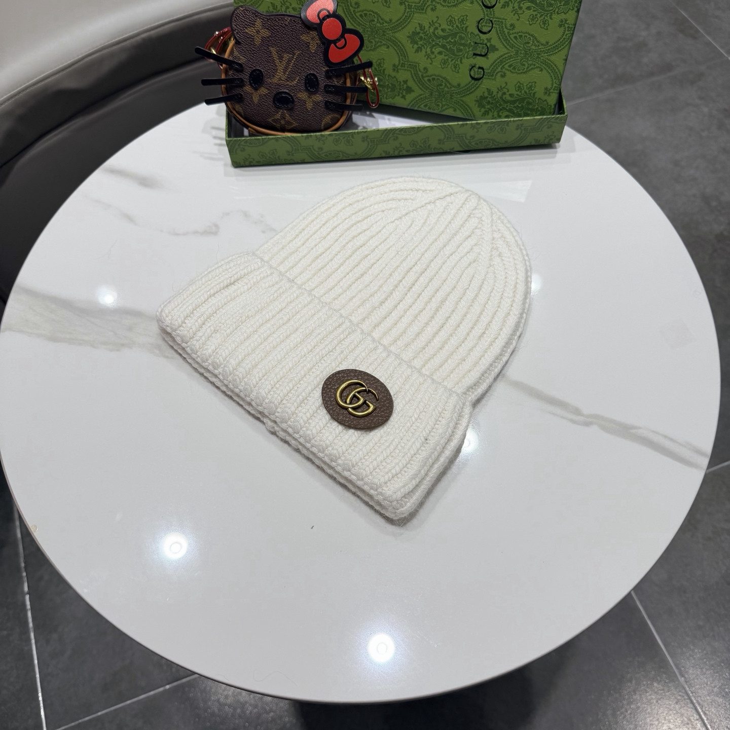 G*u*i beanie