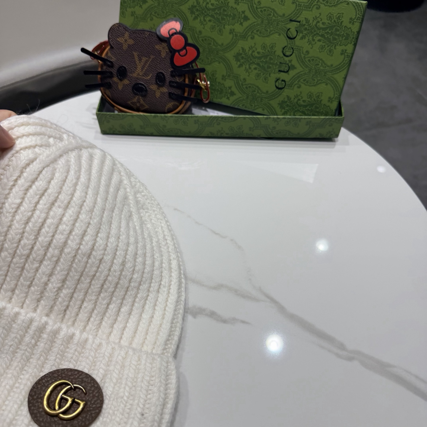 G*u*i beanie