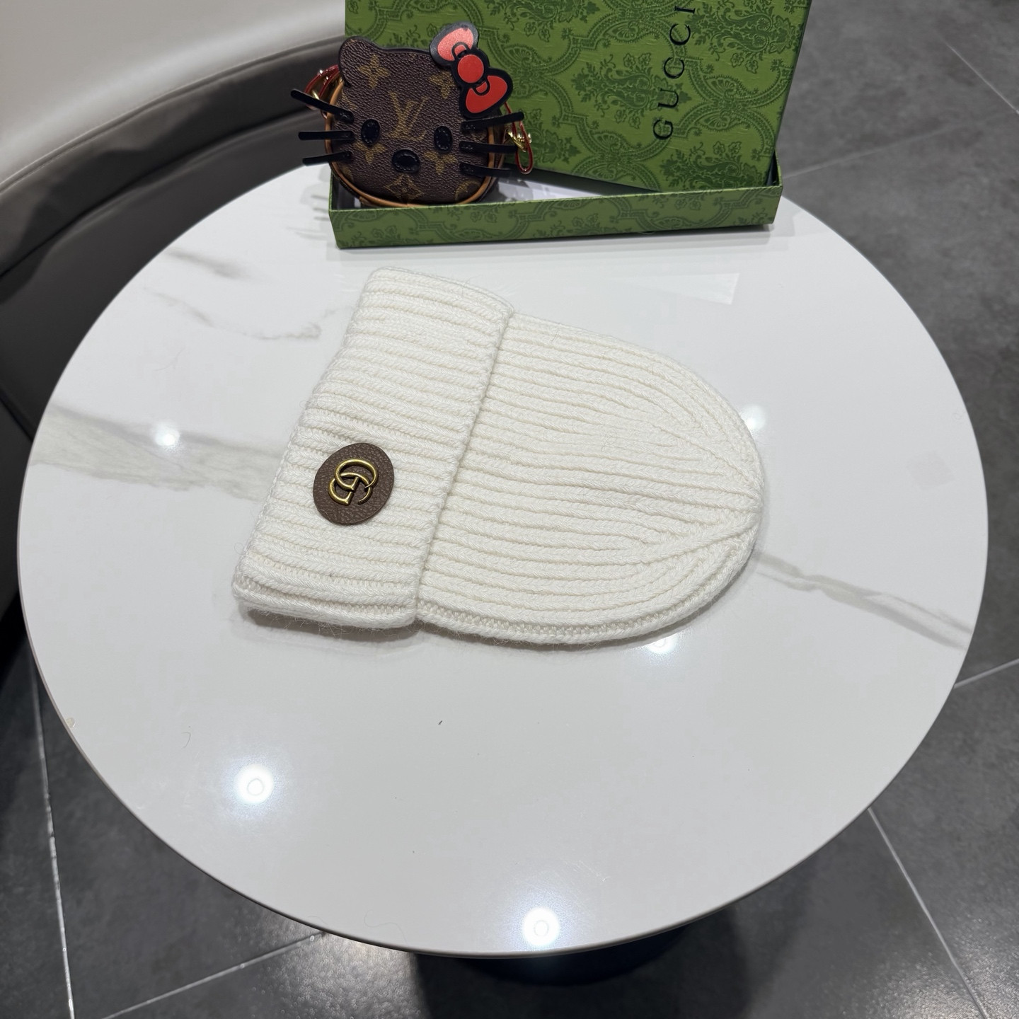 G*u*i beanie