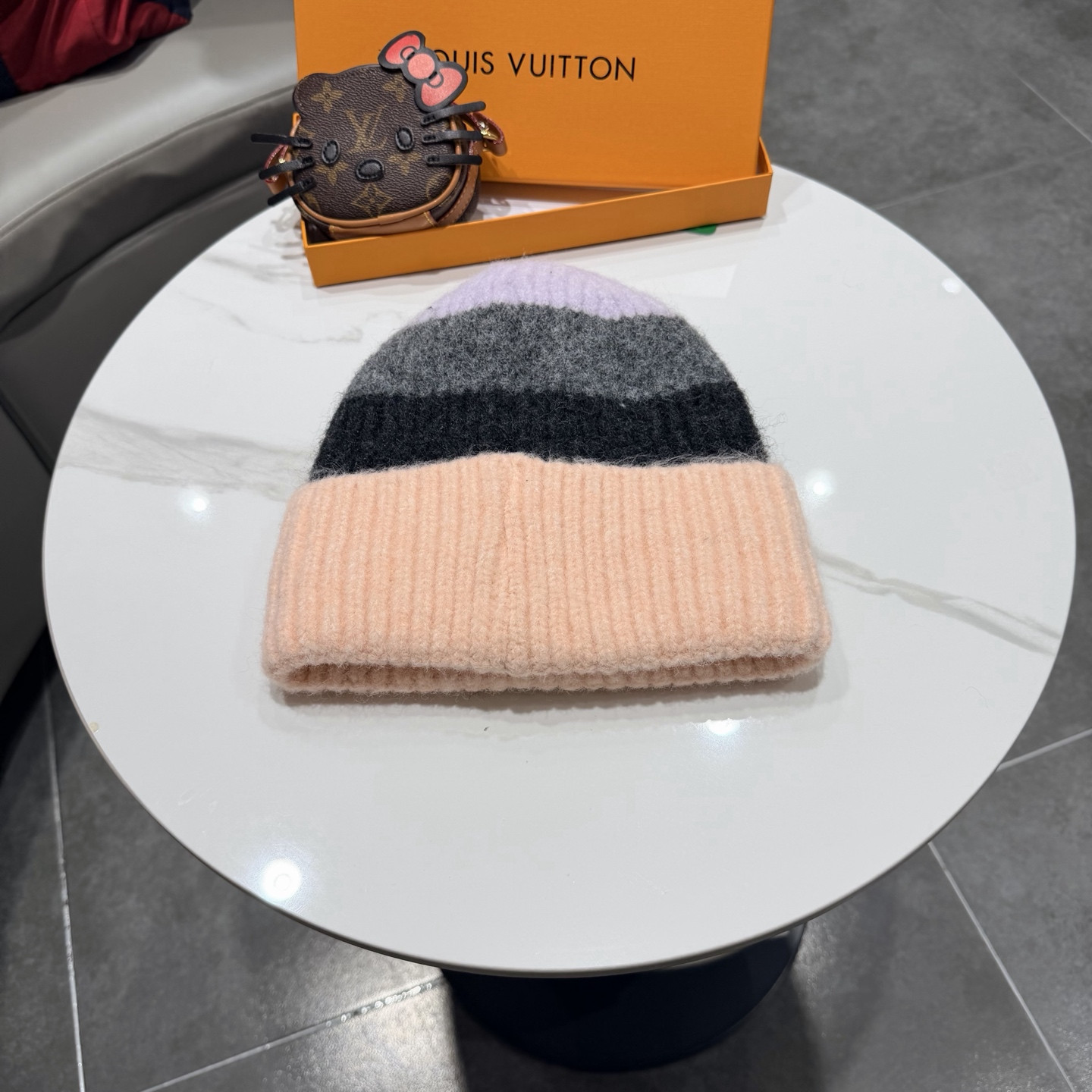 l0*is V*t0n beanie