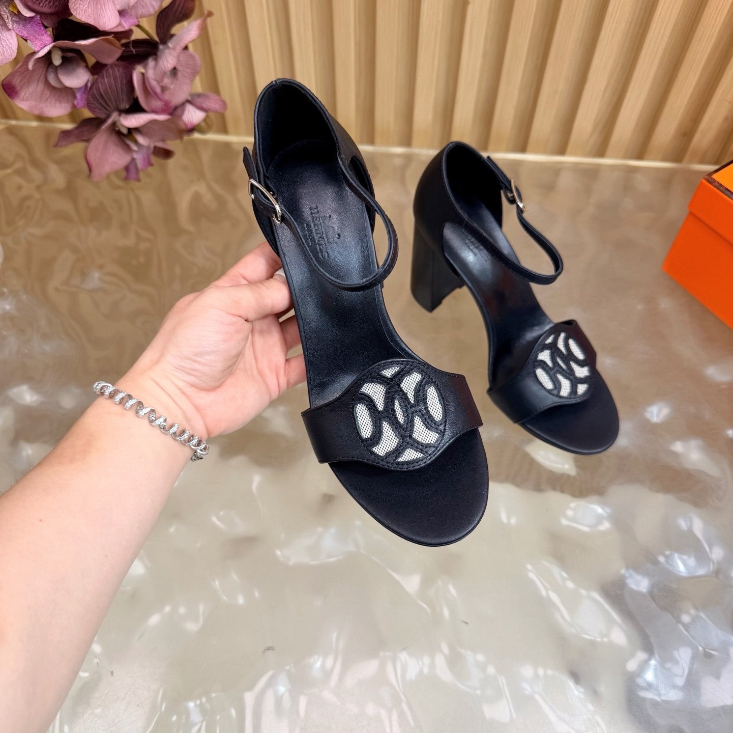ua H**mes marquise sandal